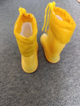 Žluté dětské holinky /gumáky 15cm/vel.23 - 10