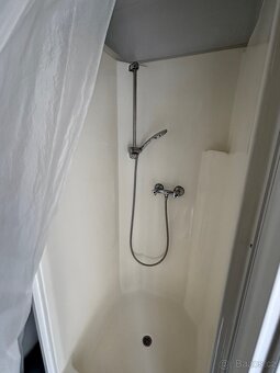 Obytný kontejner s kuchyní / WC a sprchou a mřížemi - 10