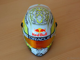 Predám Max Verstappen 2023 Red Bull Las Vegas F1 helma 1:2 - 10