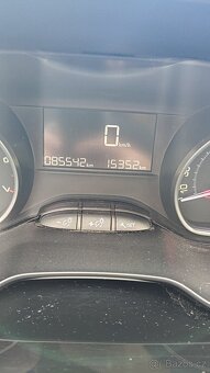 Peugeot 2008, r. v. 2017 – 1. majitel, najeto 85 542 km - 10
