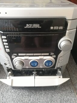 HIFI VĚŽ S REPRODUKTORY ZN. SONY 220 V. - 10