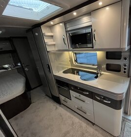 Super luxusní karavan Hobby 650 nově v půjčovně - 10