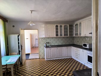 Nabízíme zemědělskou usedlost s 2 RD - 10