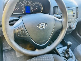 HYUNDAI i30 1.4 i BENZÍN NAJETO JEN 100 TIS KM - 10