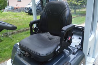 Vysokozdvižný vozík Nissan 25 2018 2,5t Unicarriers Diesel D - 10