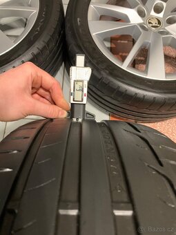 Alu kola Škoda R17 5X112 LETNÍ PNEU 225/45 R17 TOP STAV T - 10