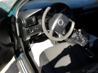 Volkswagen Passat 1.6i - 10