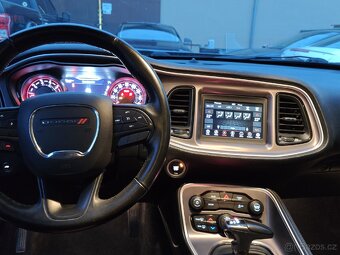 Dodge Challenger - 10
