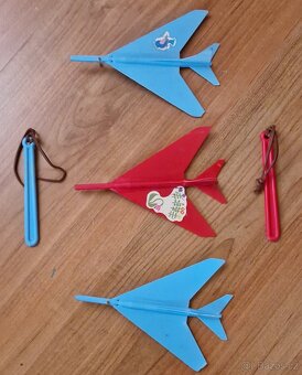 Gumový Rumcajs,mlýnek,KDN želvy,plechová káča,pejsek,formule - 10