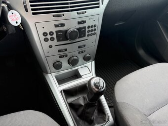 Opel Astra Caravan - kombi,1.6 benzin,85kw,2010 - 10