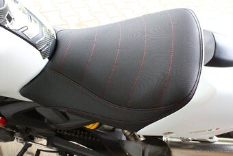 Ducati Monster 796 - 10