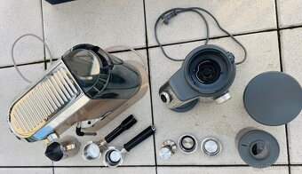 PÁKOVÝ KÁVOVAR DELONGHI + MLÝNEK NA KAFE - 10