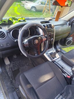 Suzuki grand Vitara 2l. Benzín 103kw 2006 - 10