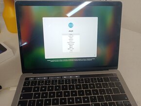 Macbook Pro + iPad + iPhone SE - 10