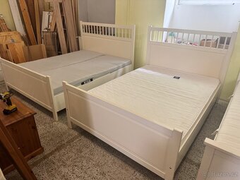 Hezká bílá postel-letiště IKEA HEMNES 140x200 - 10