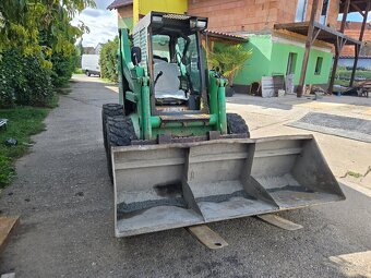 Smykový nakladač Case 85xt vaha 4 nosnost 2T - 10