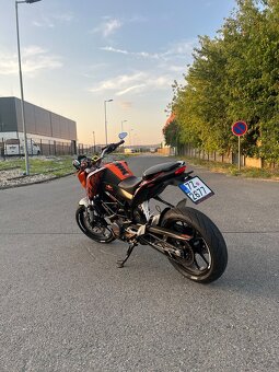 KTM DUKE 125 2011 rezervace - 10