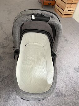 Thule Sleek - 10