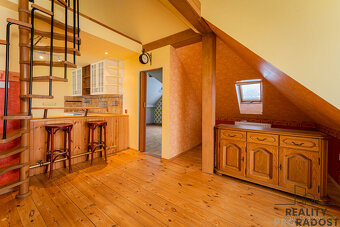 Pronájem bytu 2 + 1 o rozloze 70 m2 s terasou ve vile v Tepl - 10