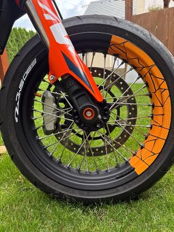 KTM SMC 690 R 2024 - 10