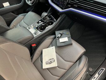 Volkswagen Touareg 3.0TDi,210kW,4x4,R-Line,Vzduch,LED,tažné - 10