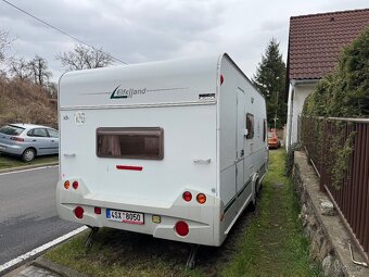 Prostorný rodinný karavan Eifelland Holiday, 3 palandy - 10