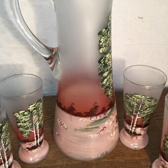 starožitná souprava malovaného skla džbán a sklenice - 10