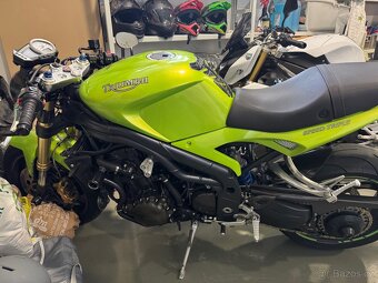 Triumph Speed Triple 1050 (2007) - 10