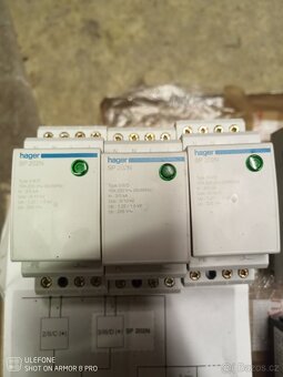 Jističe vypínače kontrolky stykače svodič - 10