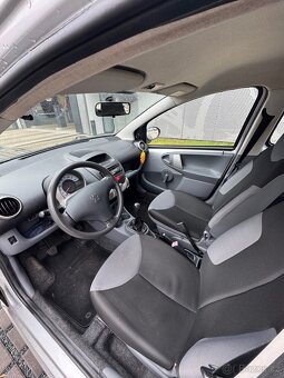Peugeot 107, 1.0 , rok 2006 - 10