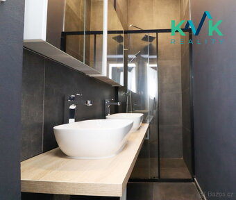 Pronájem designové garsoniéry 49 m2, rekonstrukce, Karlovy V - 10