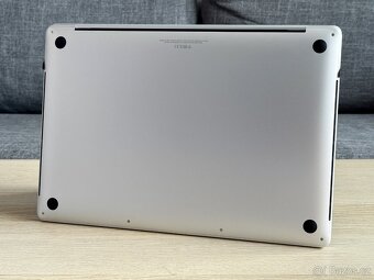 Apple MacBook Pro 16" - i9 2,4GHz, 32GB - 100% JAKO NOVÝ - 10