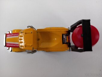 MATCHBOX - 1981 PETERBILT DOMIEŠAVAČ,1981 PETERBILT CISTERNA - 10