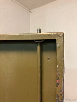 Trezor skříňový dvoudveřový s policemi za 4.000 kč - 10