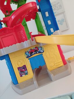 Dráha pro autíčka Fisher Price - 10
