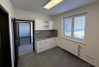 Pronájem skladovací haly o užitné ploše 1483 m², popř. 743 m - 10