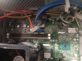 Dell Vostro sestijadrovy Intel osmé generace - 10