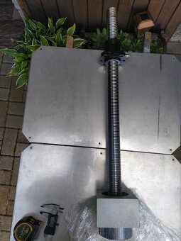 Lineární pojezd a kuličkové šrouby - 10