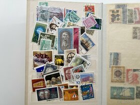 Poštovní známky - album světové - cca 600 ks - 10