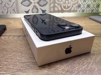 IPhone 13 mini 128gb iOS 26- temně inkoustový, baterie 8 - 10