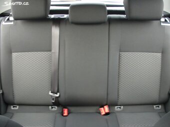 Volkswagen Golf 1,6Mpi aut.klima,parksenzory,po dovozovéSTK - 10