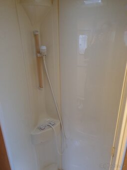 Velmi pěkný karavan bez TP - 10