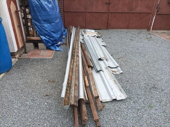 Starší dřevěná pergola - 10