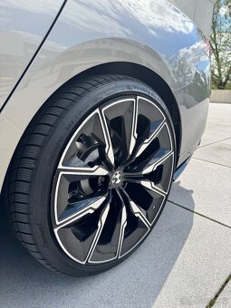 BMW 520d M Paket G60 197PS Alu 21” Hudba Bowers Max výbava - 10