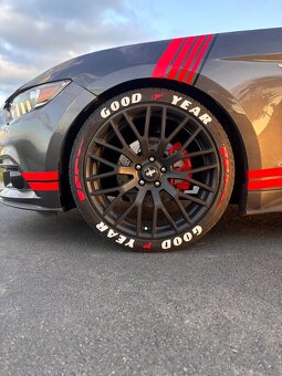 FORD MUSTANG - 10