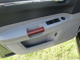 Chrysler 300 C 3.0 CRD - plná výbava veškeré ND LEVNĚ - 10