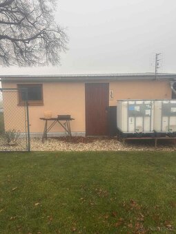 Slunná zahrada s bazénem, pergolou a technickým zázemím – Li - 10