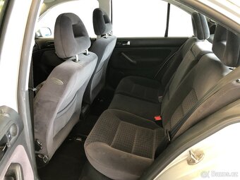 VOLKSWAGEN BORA 1.6i - 10