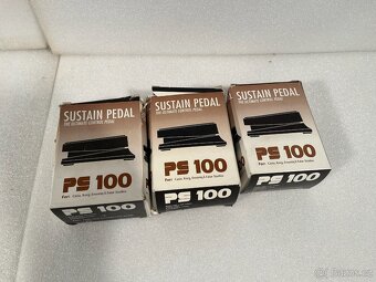 Různá piana, klávesy, MIDI controllery a doplňky - 10