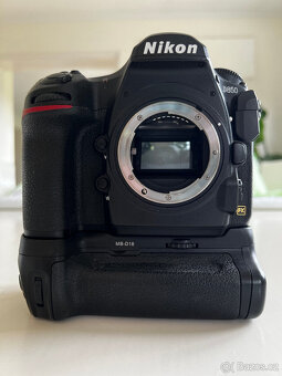 Nikon D850 tělo 45,7 MP použitý + bateriový grip, digitální - 10